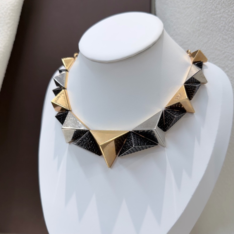 LV 三色金字塔鉚釘項鏈 LN001-1