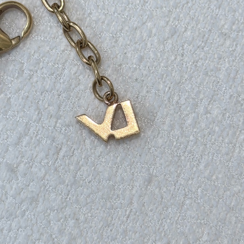 LV 三色金字塔鉚釘項鏈 LN001-25