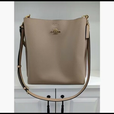近全新 COACH 金馬車牛皮革手提/斜背水桶包 撞色 奶茶色 香檳色 經典 澳洲帶回 附吊牌