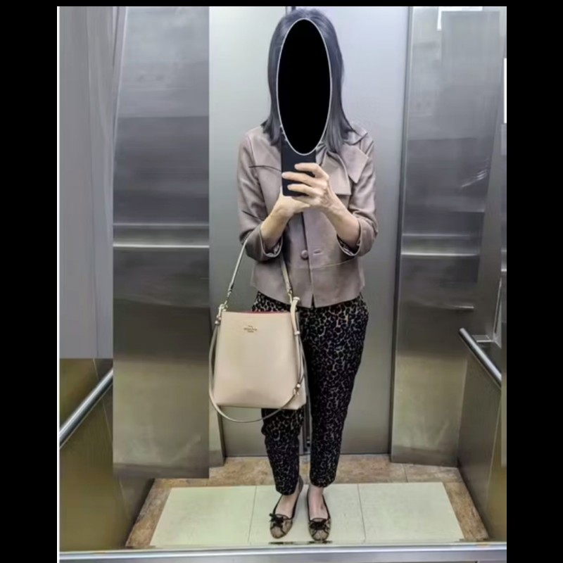 近全新 COACH 金馬車牛皮革手提/斜背水桶包 撞色 奶茶色 香檳色 經典 澳洲帶回 附吊牌-6