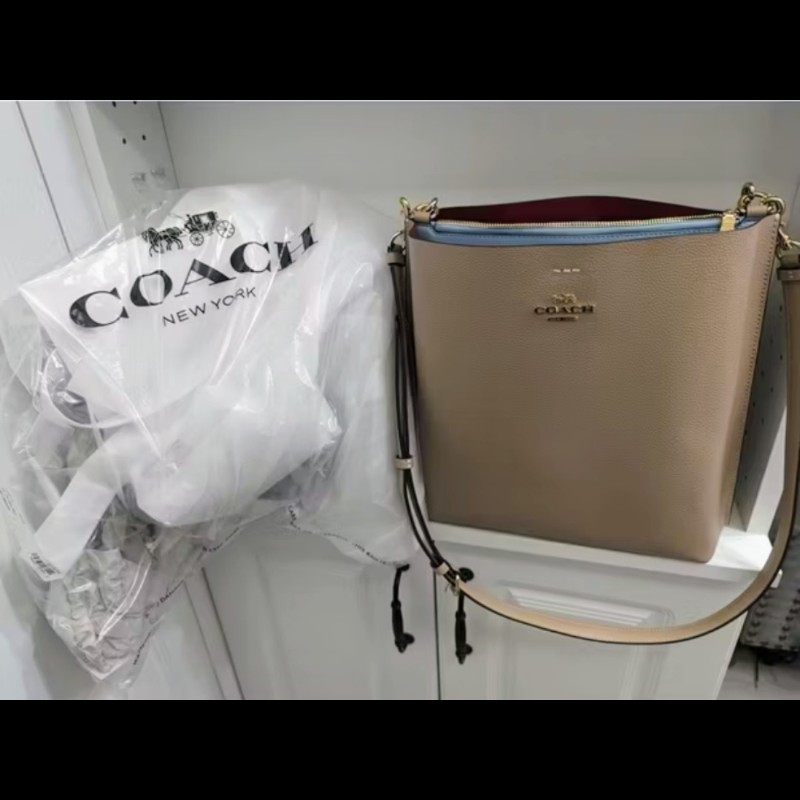 近全新 COACH 金馬車牛皮革手提/斜背水桶包 撞色 奶茶色 香檳色 經典 澳洲帶回 附吊牌-12