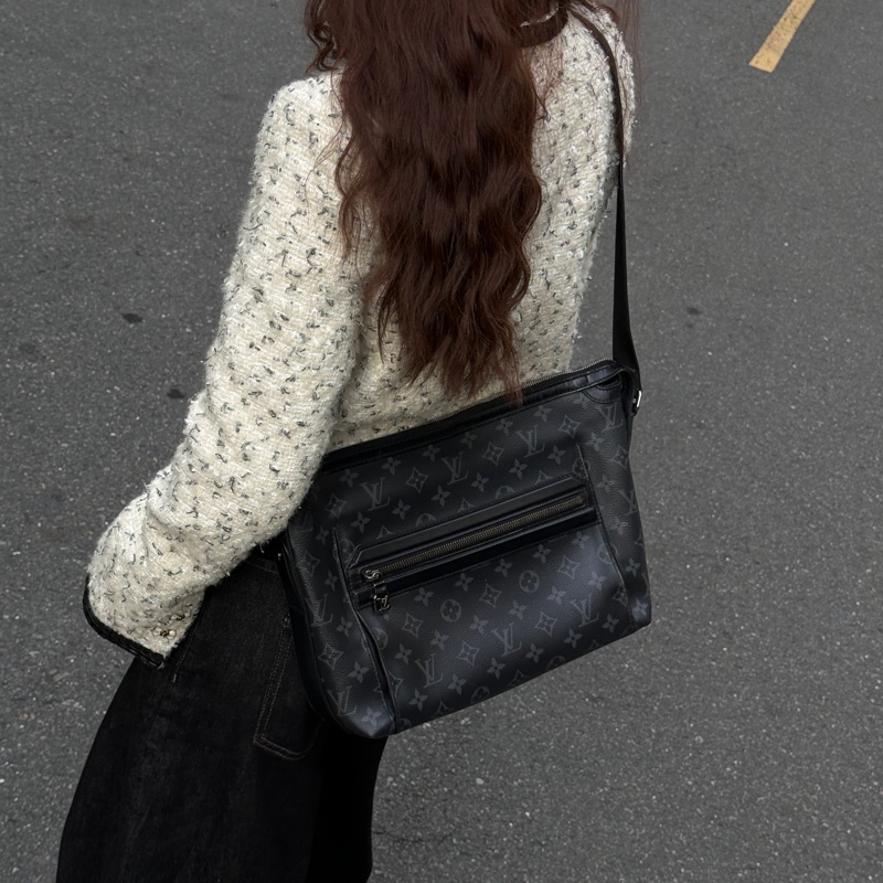 【新款黑武士🆒】 LV M44223 Odyssey 黑老花 斜背包(專櫃94,800)-26