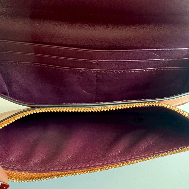 🤎包身超輕 Loewe 深咖色釦式斜背包-17