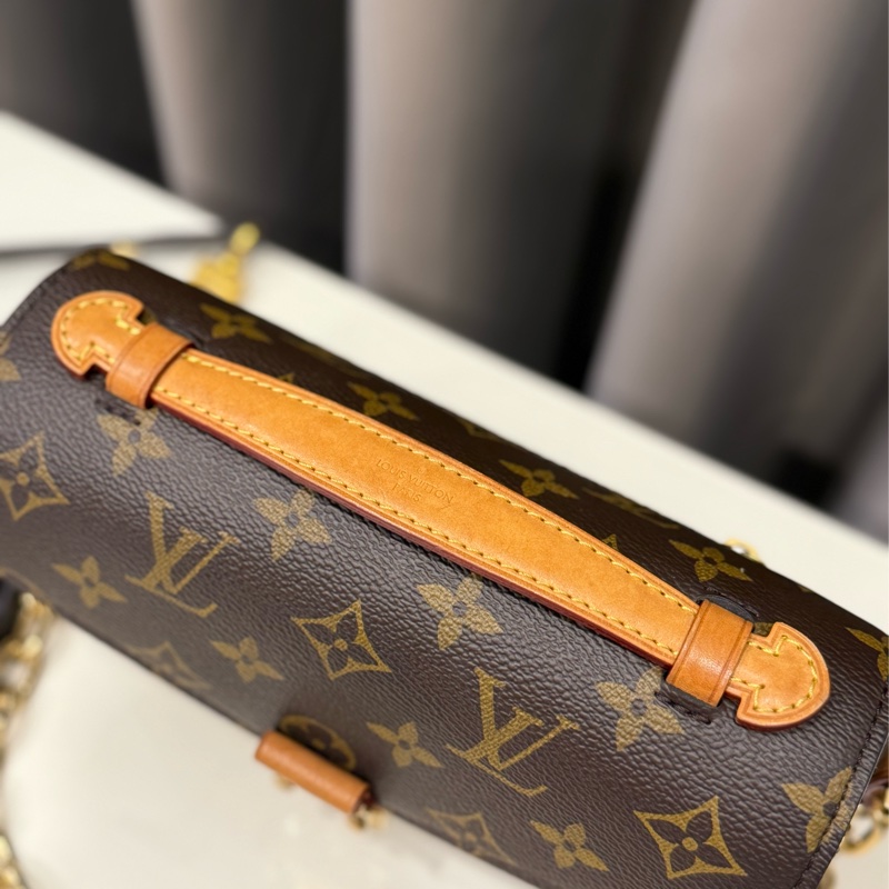 (美包甜價)LV 小郵差法棍 芯片款 M46279 Pochette Metis East West-1