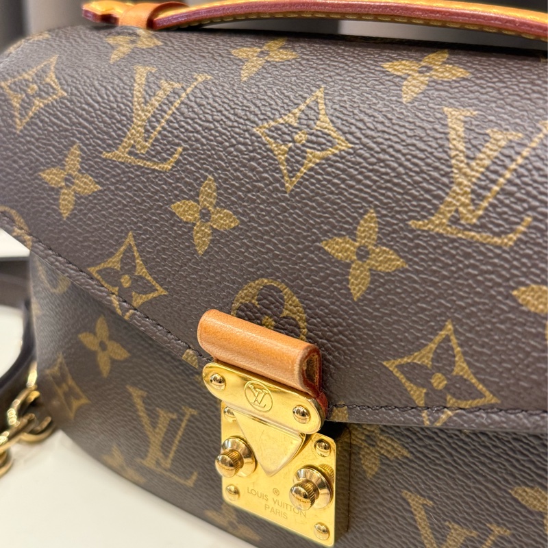 (美包甜價)LV 小郵差法棍 芯片款 M46279 Pochette Metis East West-2