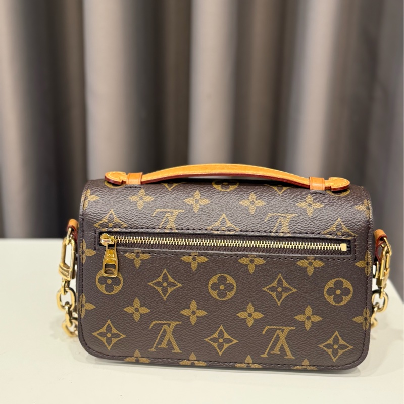 (美包甜價)LV 小郵差法棍 芯片款 M46279 Pochette Metis East West-4