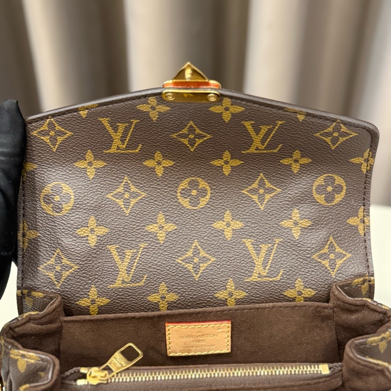 (美包甜價)LV 小郵差法棍 芯片款 M46279 Pochette Metis East West-7