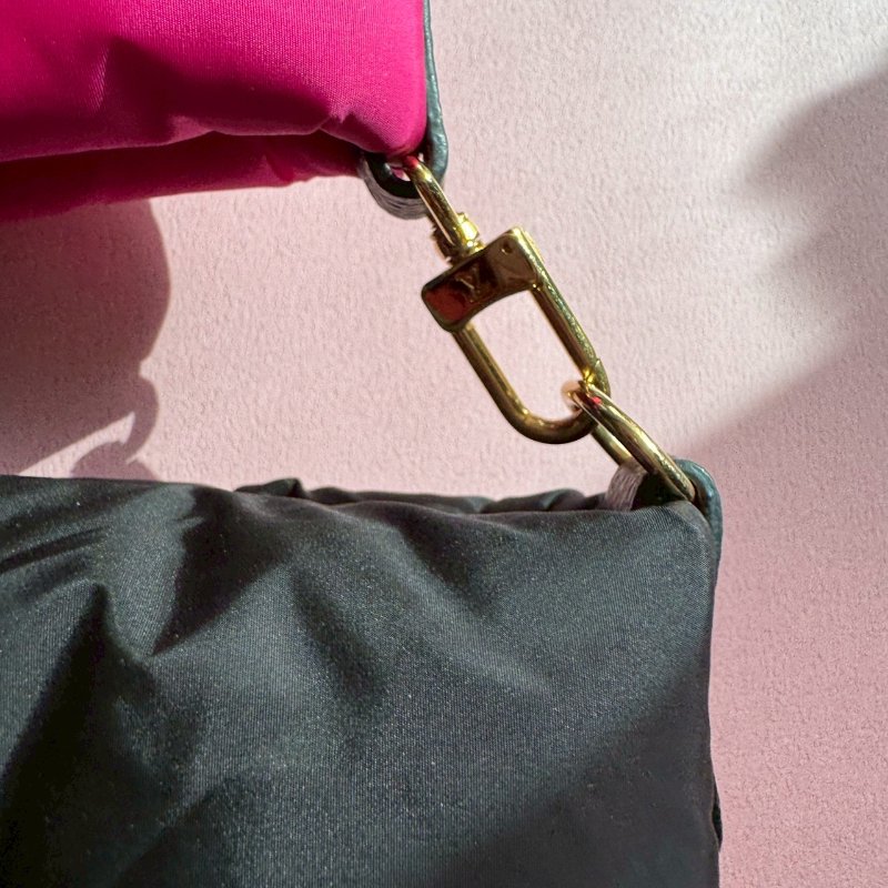 ❤️一包三用 LV 黑+桃紅尼龍三合一斜背包-5