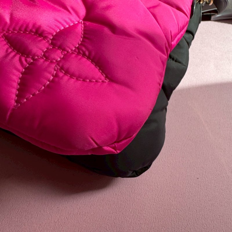 ❤️一包三用 LV 黑+桃紅尼龍三合一斜背包-12