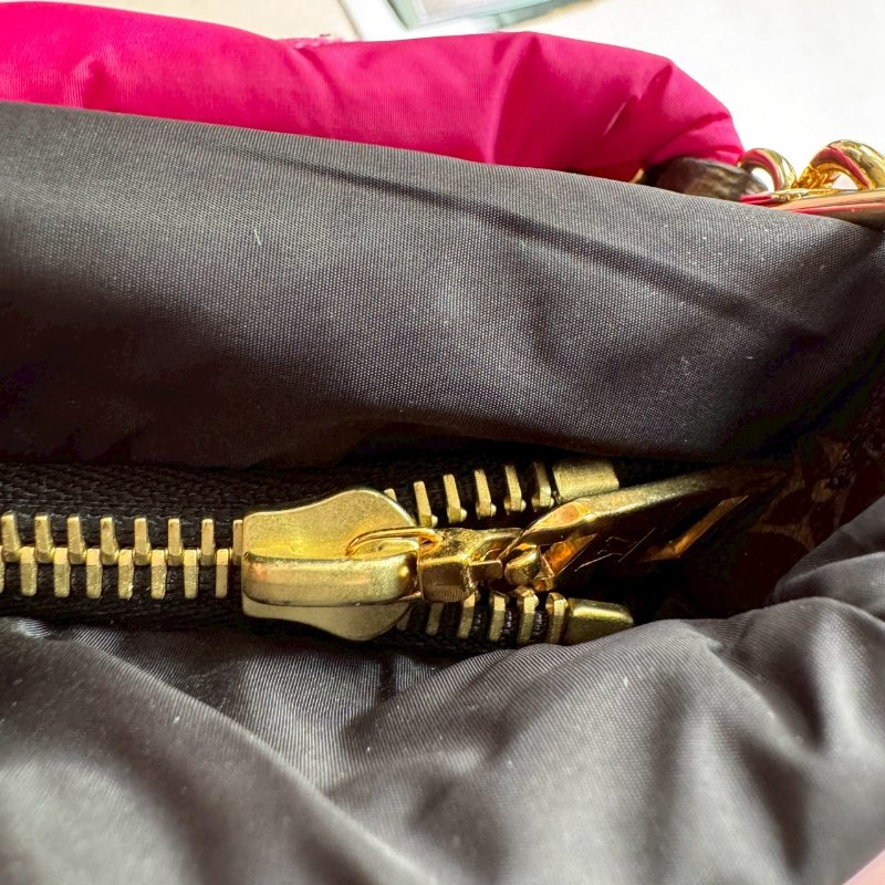 ❤️一包三用 LV 黑+桃紅尼龍三合一斜背包-15