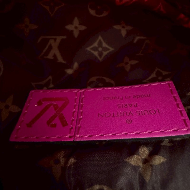 ❤️一包三用 LV 黑+桃紅尼龍三合一斜背包-16