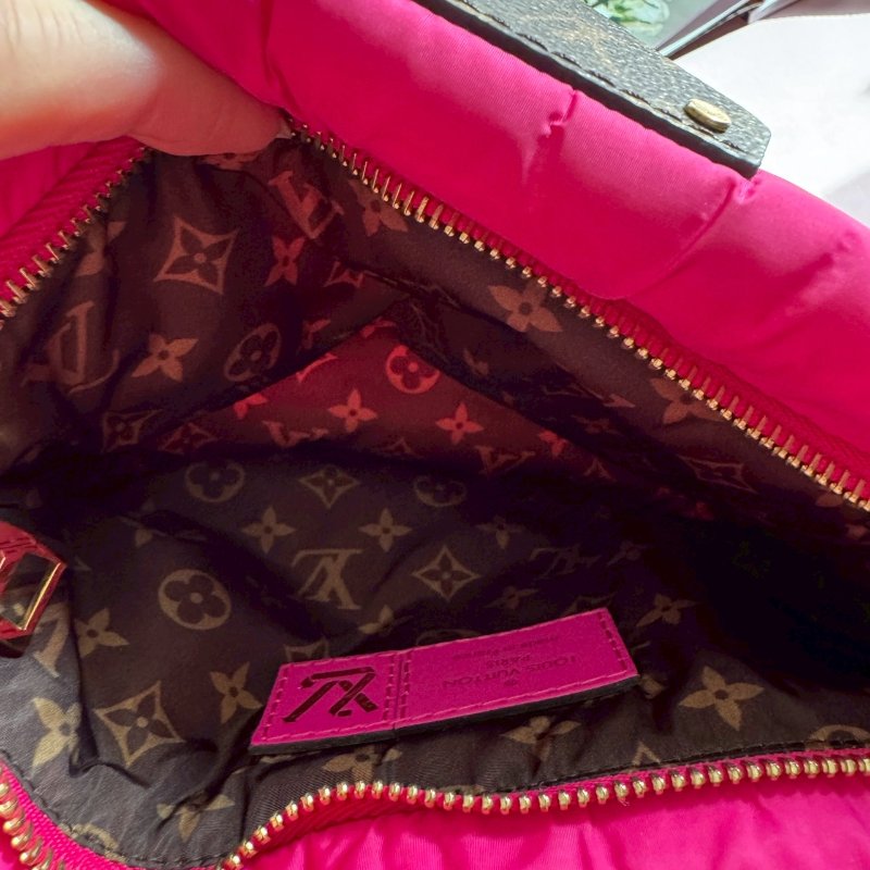 ❤️一包三用 LV 黑+桃紅尼龍三合一斜背包-17