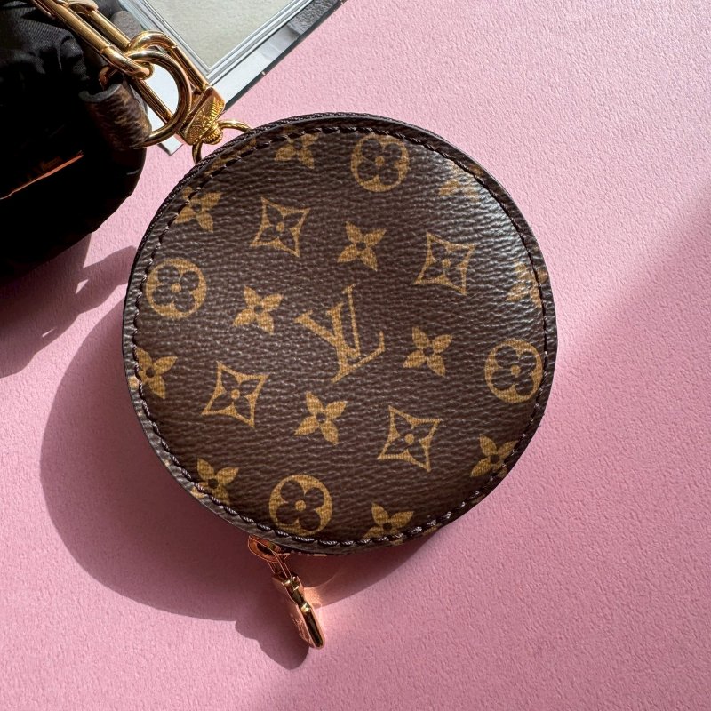 ❤️一包三用 LV 黑+桃紅尼龍三合一斜背包-19