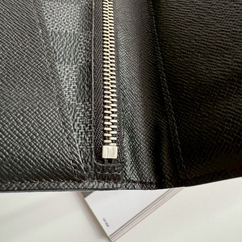 ✨98成新 LV 黑棋盤格對開長夾-9