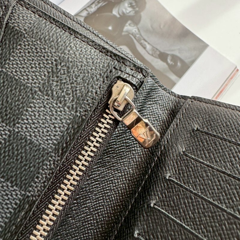 ✨98成新 LV 黑棋盤格對開長夾-10