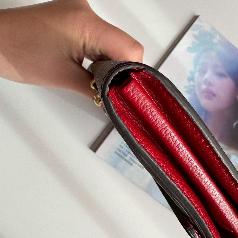 ❤️盒子 防塵都有 特殊絕版款 LV 紅皮革拼經典花紋釦式長夾-17