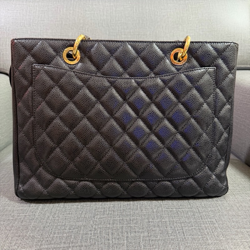 CHANEL GST系列經典雙CLOGO菱格荔枝紋牛皮金鍊三層肩背托特包(黑)-2