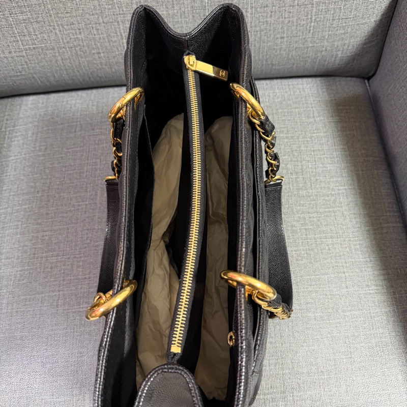 CHANEL GST系列經典雙CLOGO菱格荔枝紋牛皮金鍊三層肩背托特包(黑)-8