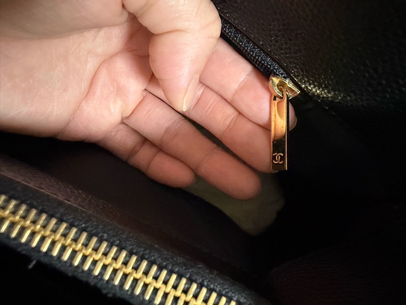 CHANEL GST系列經典雙CLOGO菱格荔枝紋牛皮金鍊三層肩背托特包(黑)-13