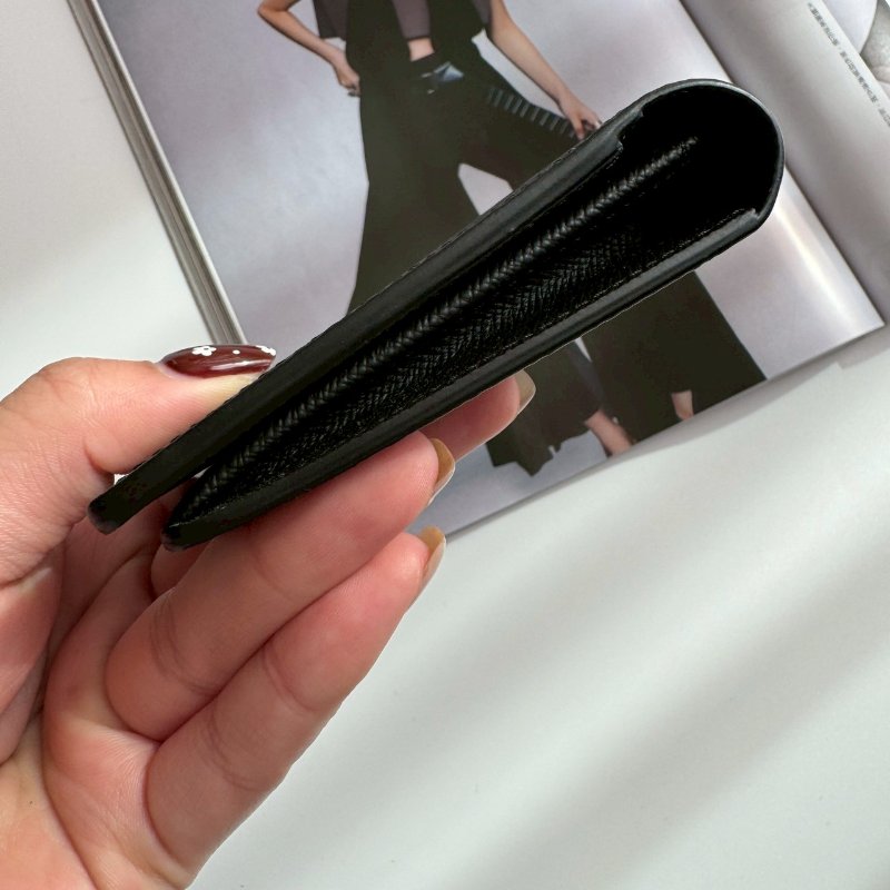 😍全新商品 LV 男生黑色花紋對開長夾-4