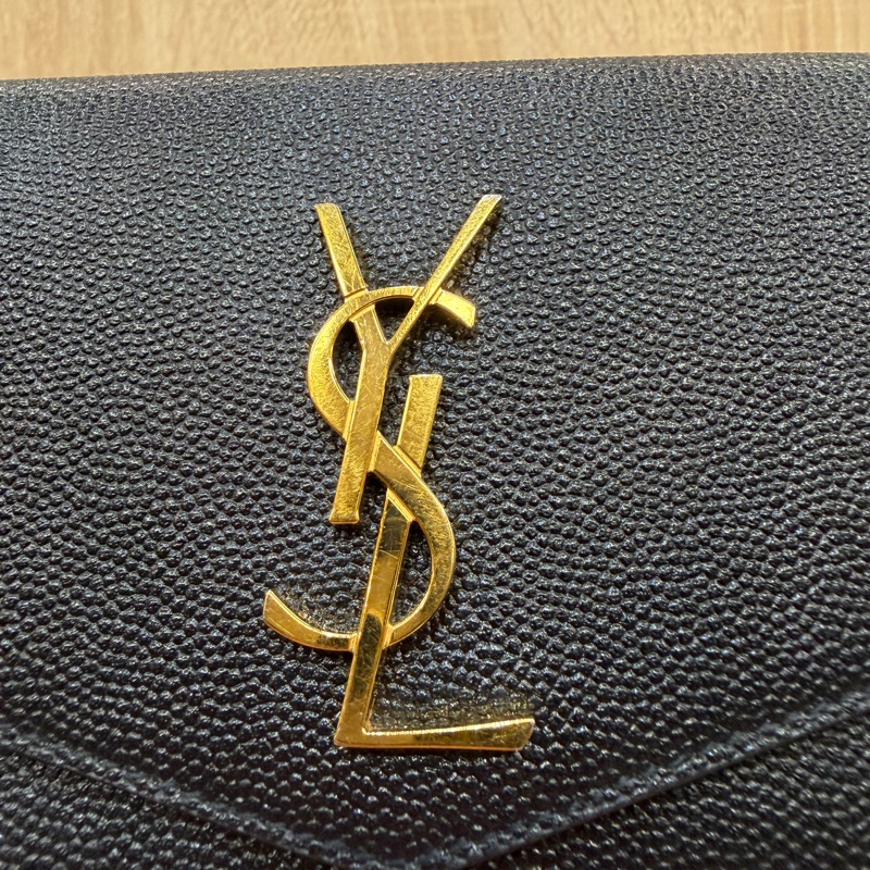 YSL 黑粒面牛皮金釦Uptown6卡短夾-1