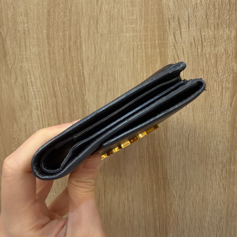 YSL 黑粒面牛皮金釦Uptown6卡短夾-3