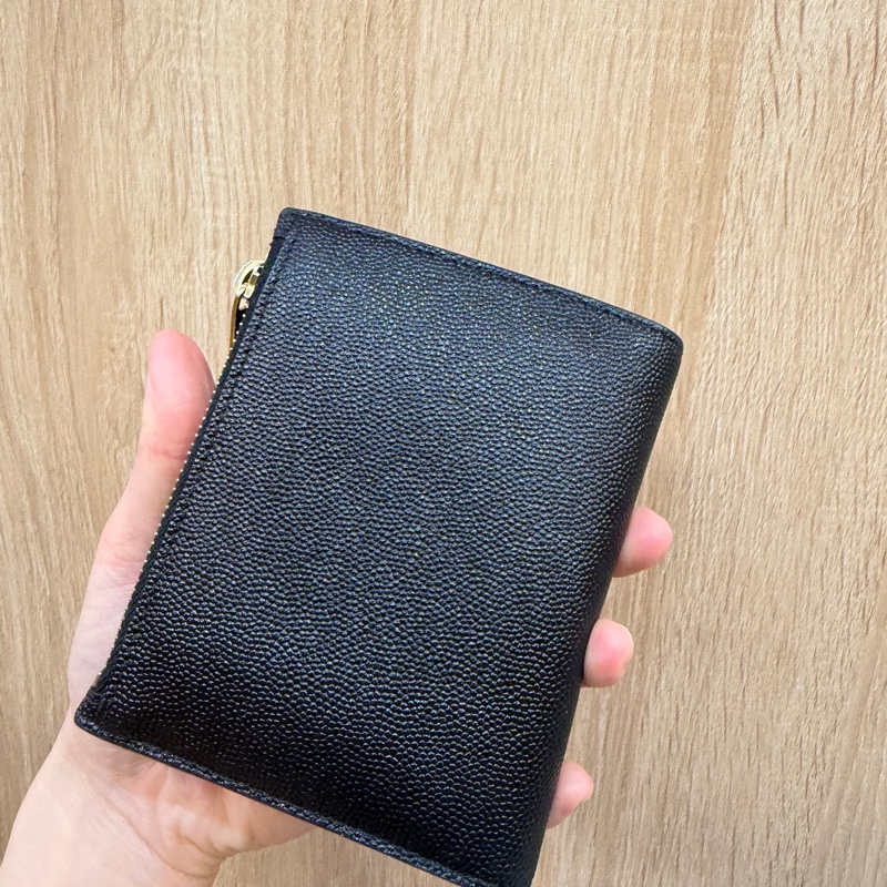 YSL 黑粒面牛皮金釦Uptown6卡短夾-6