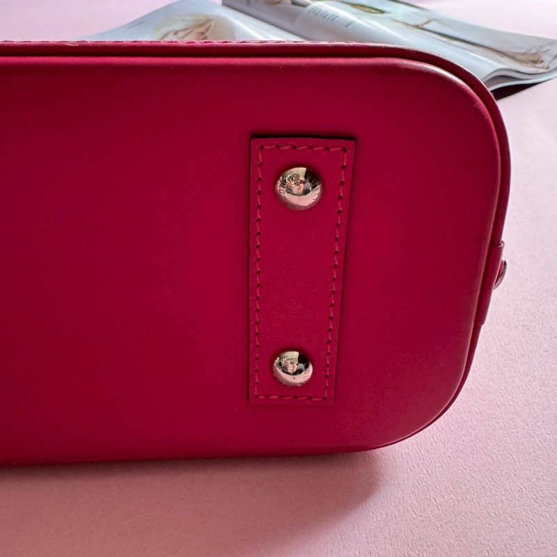✨超可愛 LV 桃紅色Alma斜背手提貝殼包-8