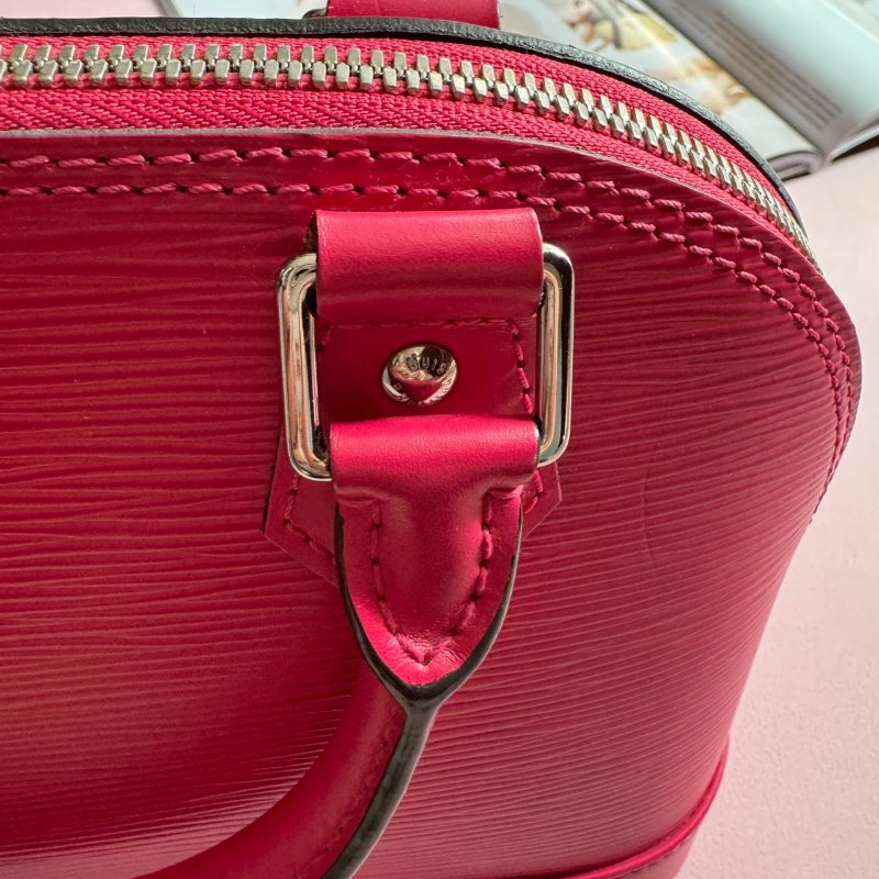 ✨超可愛 LV 桃紅色Alma斜背手提貝殼包-13