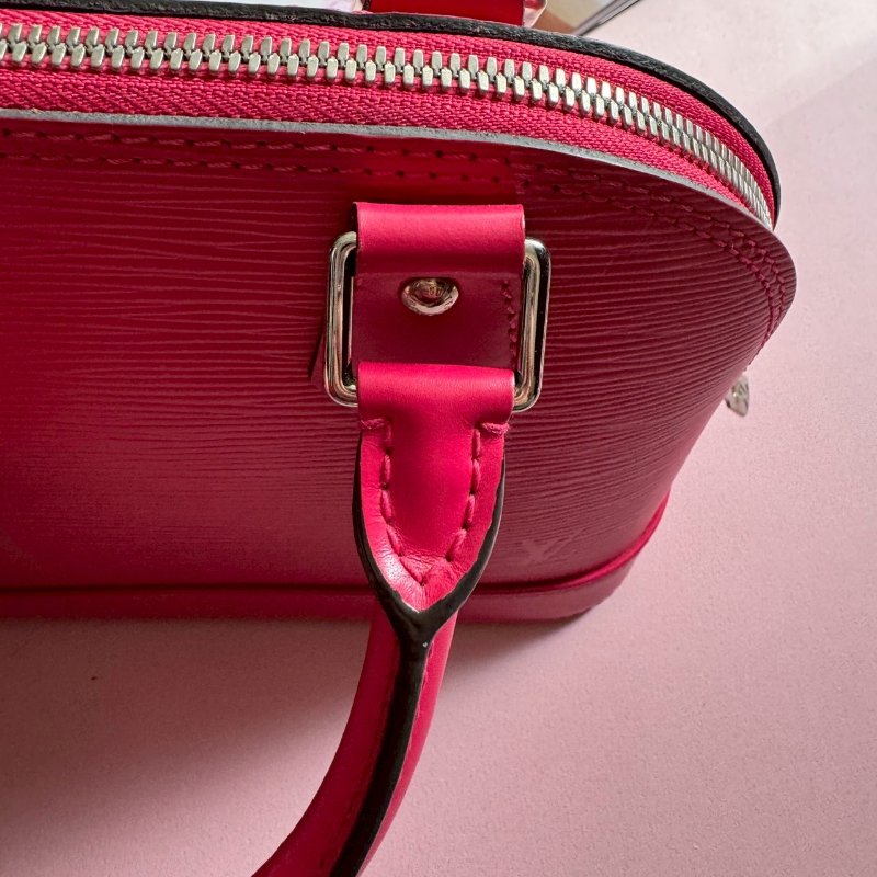 ✨超可愛 LV 桃紅色Alma斜背手提貝殼包-15