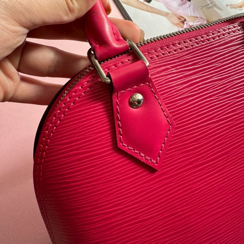 ✨超可愛 LV 桃紅色Alma斜背手提貝殼包-17