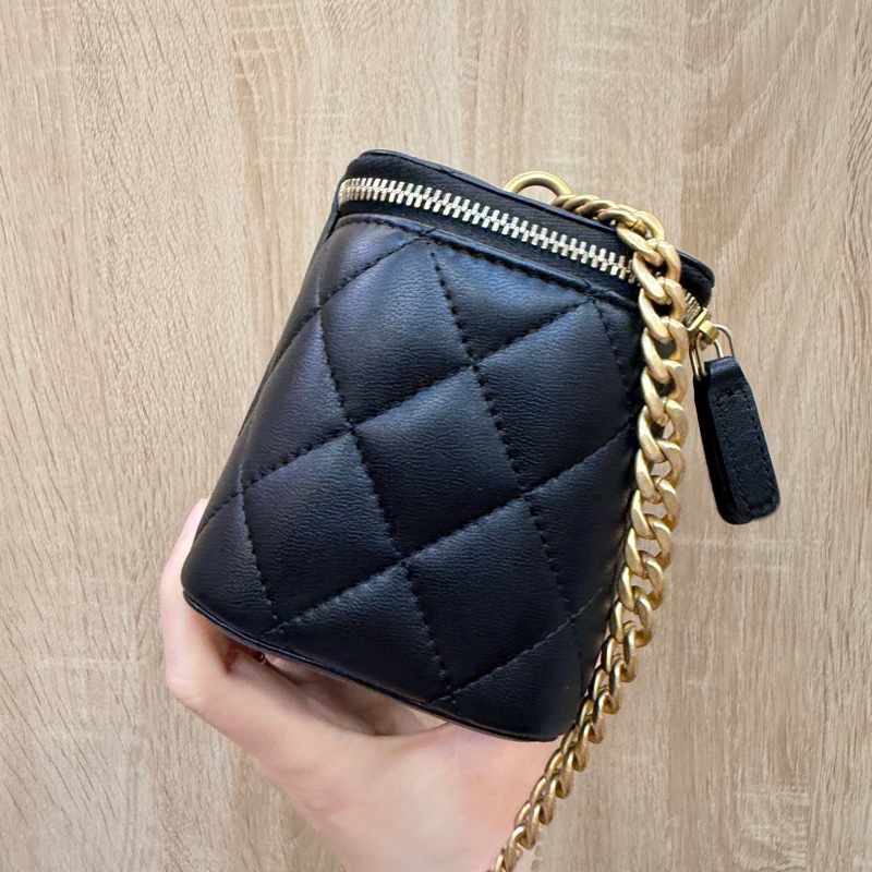 Chanel 黑羊皮霧金釦山茶花調節化妝盒AP3301-4