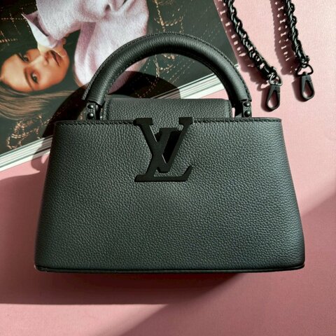 ❤️98成新 LV的高級款 烏墨黑Mini Capucines 手提斜背包