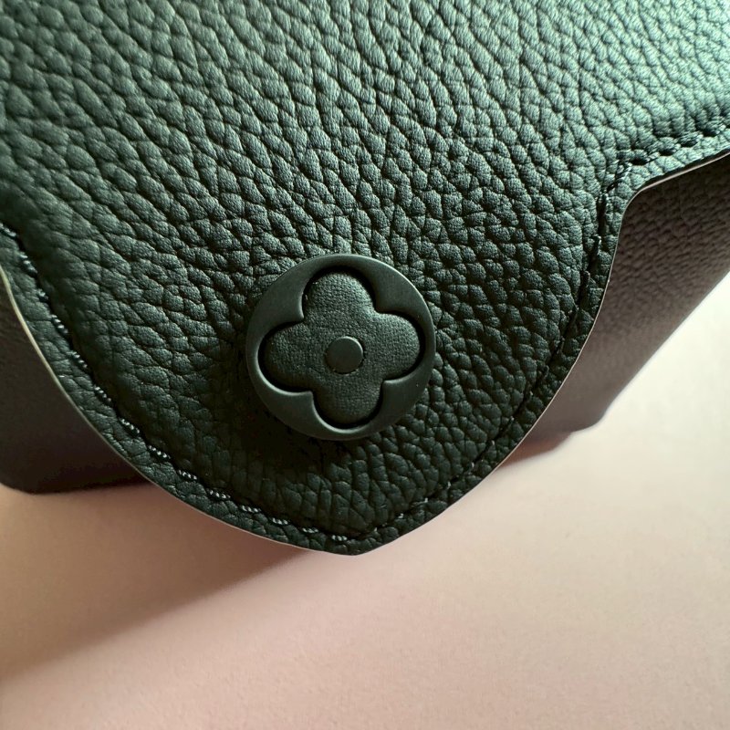 ❤️98成新 LV的高級款 烏墨黑Mini Capucines 手提斜背包-10