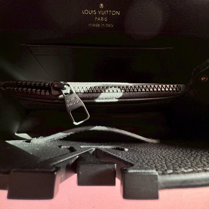 ❤️98成新 LV的高級款 烏墨黑Mini Capucines 手提斜背包-12