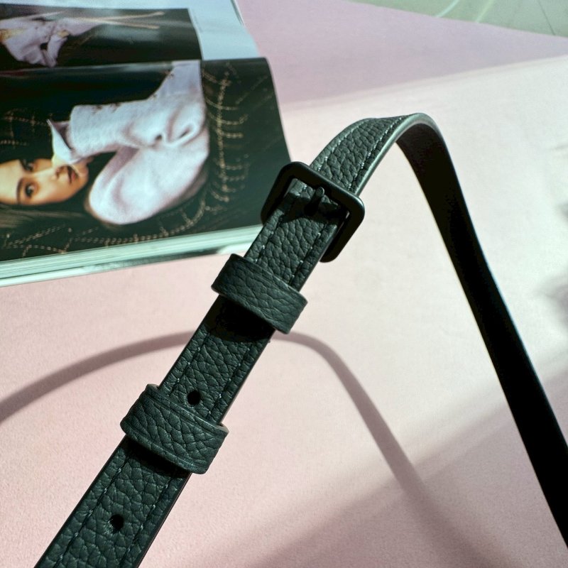 ❤️98成新 LV的高級款 烏墨黑Mini Capucines 手提斜背包-13