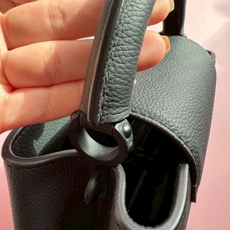 ❤️98成新 LV的高級款 烏墨黑Mini Capucines 手提斜背包-15