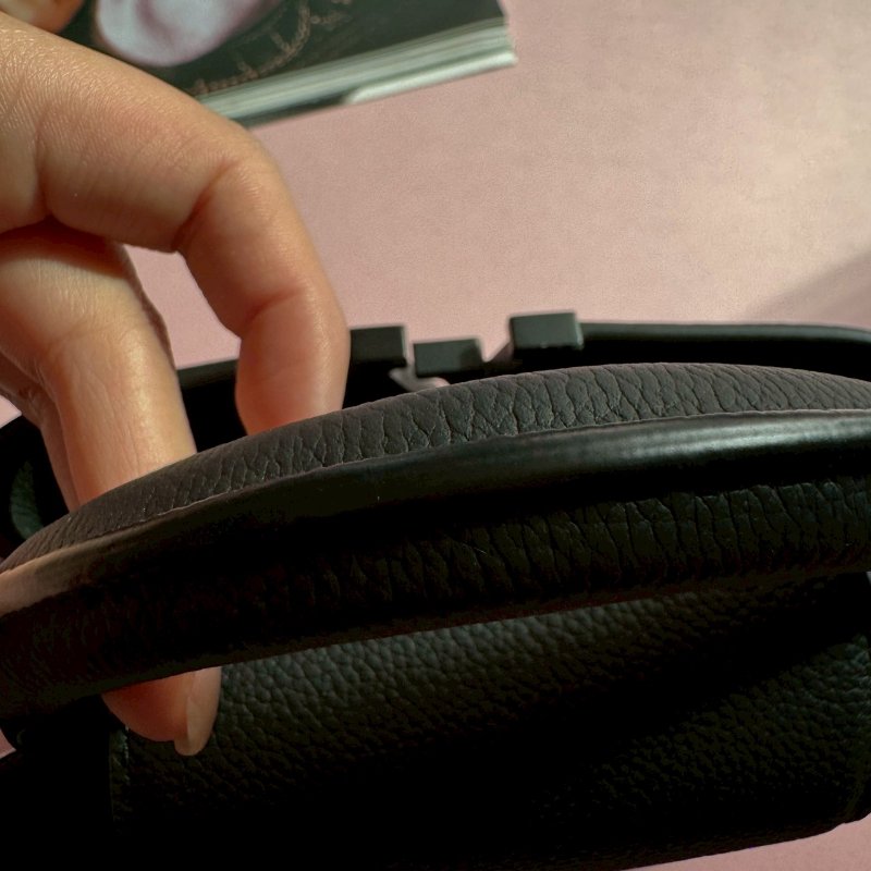 ❤️98成新 LV的高級款 烏墨黑Mini Capucines 手提斜背包-16