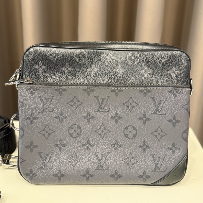 Louis Vuitton Trio 字花帆布三合一斜背郵差包(M69443-黑灰)-2