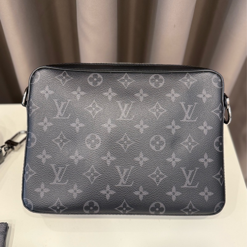 Louis Vuitton Trio 字花帆布三合一斜背郵差包(M69443-黑灰)-4