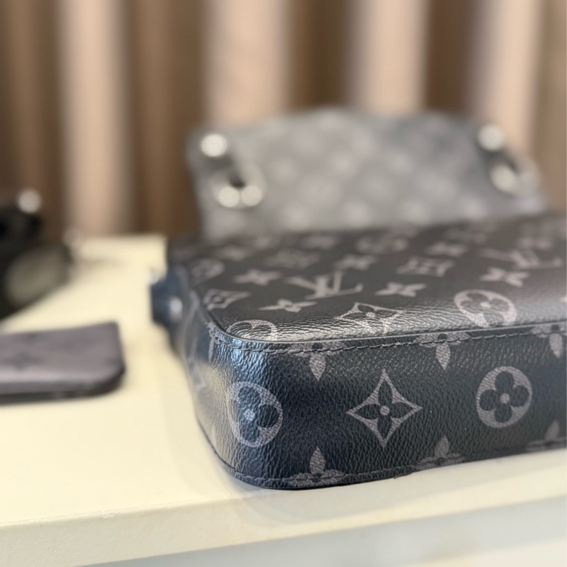 Louis Vuitton Trio 字花帆布三合一斜背郵差包(M69443-黑灰)-5