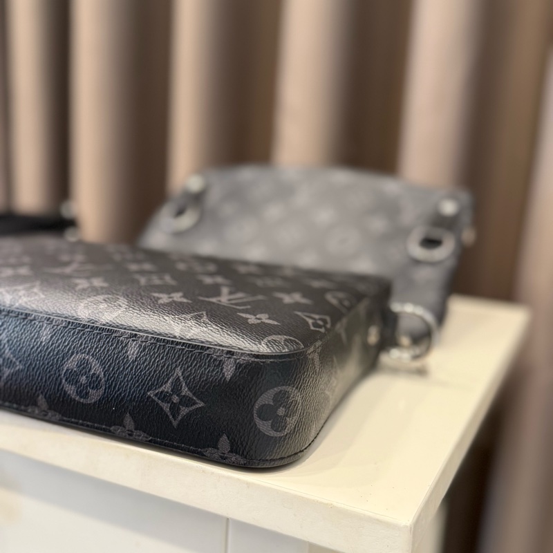 Louis Vuitton Trio 字花帆布三合一斜背郵差包(M69443-黑灰)-6