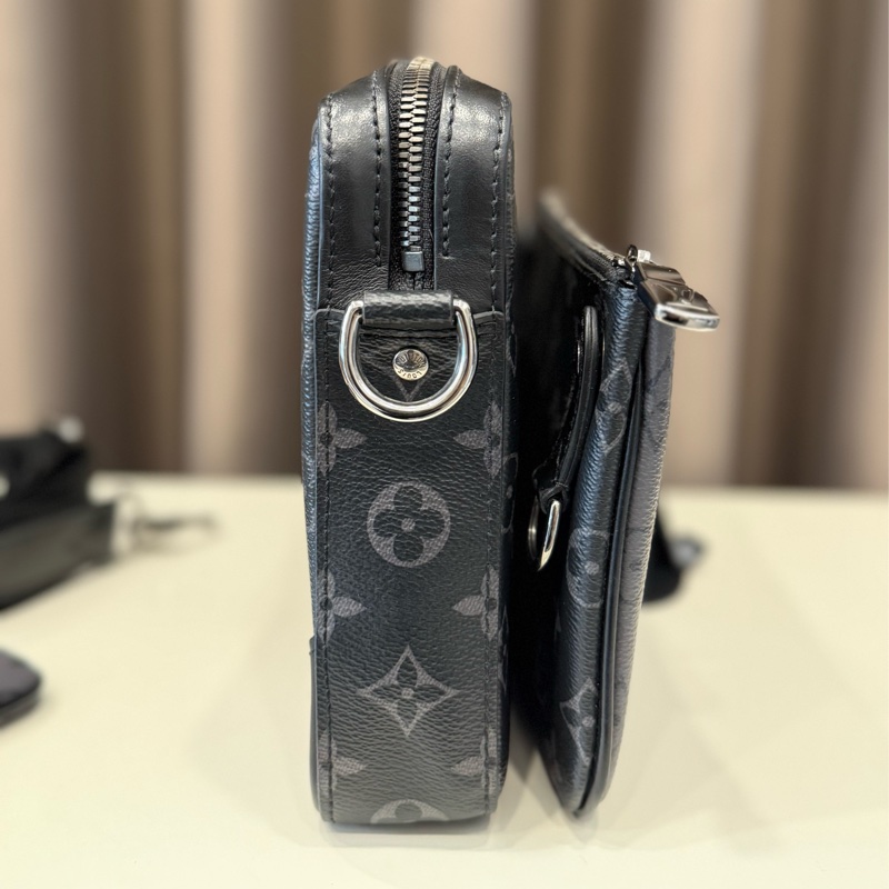 Louis Vuitton Trio 字花帆布三合一斜背郵差包(M69443-黑灰)-9