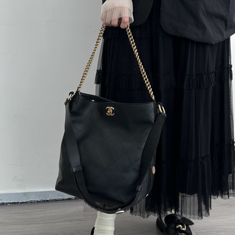 CHANEL hobo bag徽章🔖嬉皮水桶包鏈條背🌳松林綠/墨綠-6