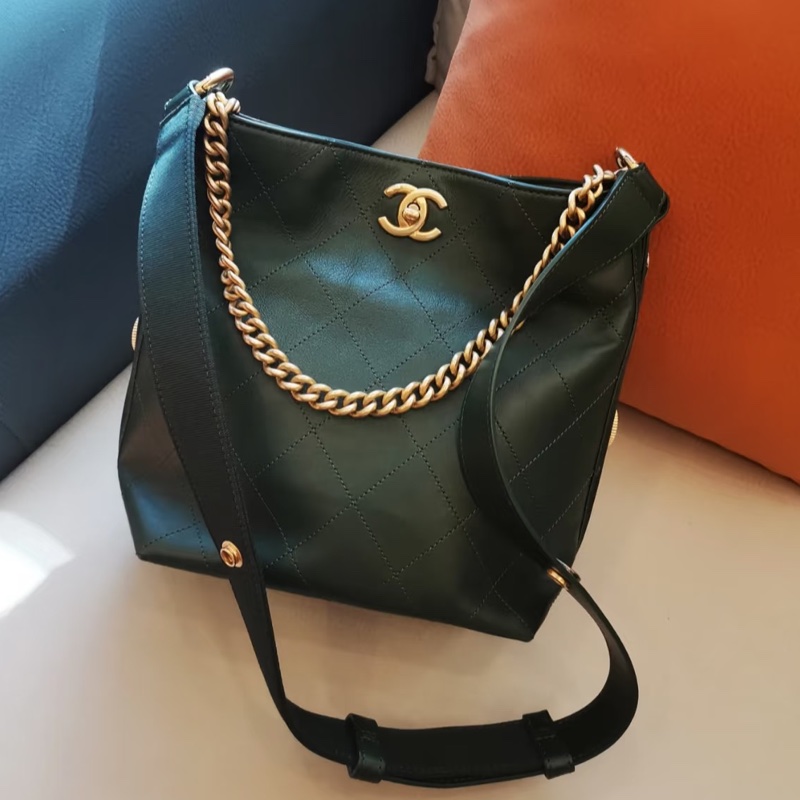 CHANEL hobo bag徽章🔖嬉皮水桶包鏈條背🌳松林綠/墨綠-7