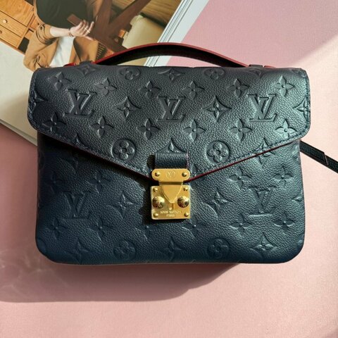 🎉96成新 LV 深藍色壓紋老花郵差包