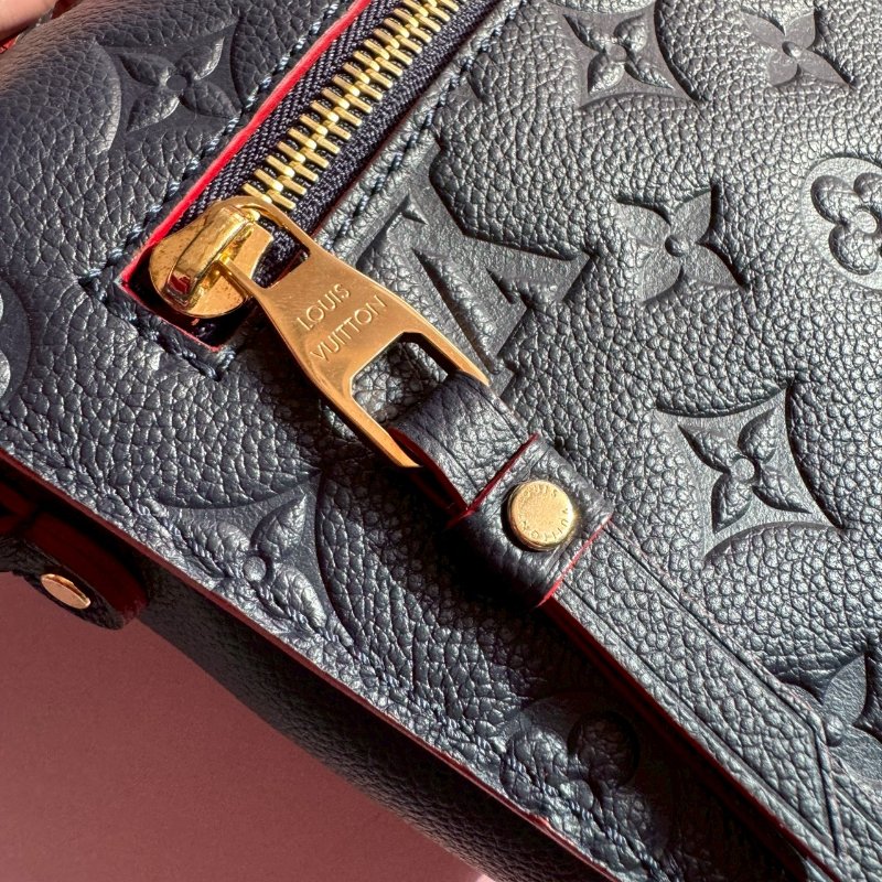 🎉96成新 LV 深藍色壓紋老花郵差包-9