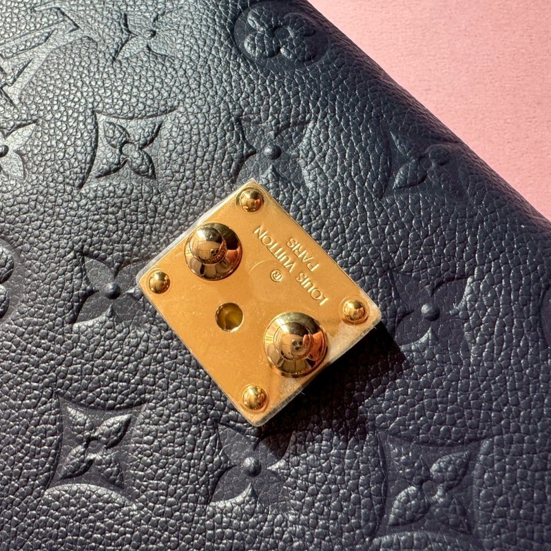 🎉96成新 LV 深藍色壓紋老花郵差包-13