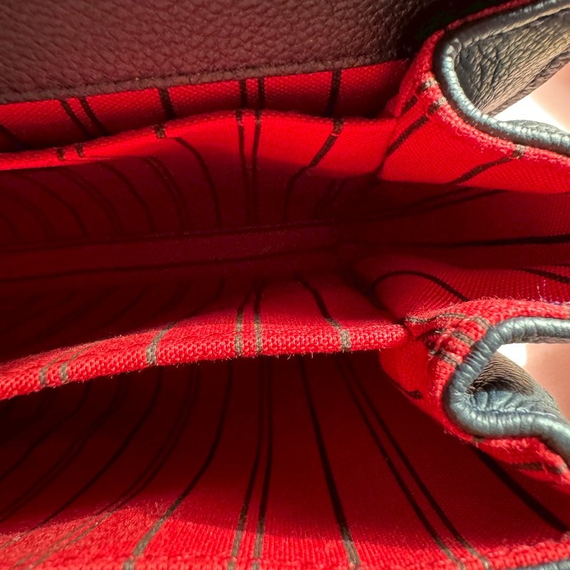 🎉96成新 LV 深藍色壓紋老花郵差包-16