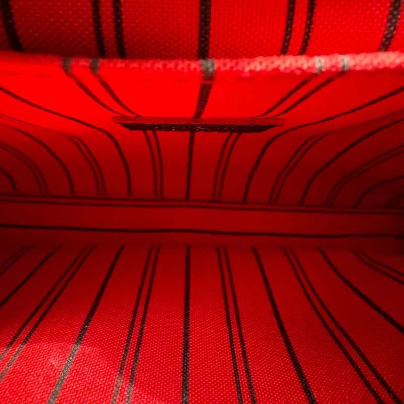 🎉96成新 LV 深藍色壓紋老花郵差包-20